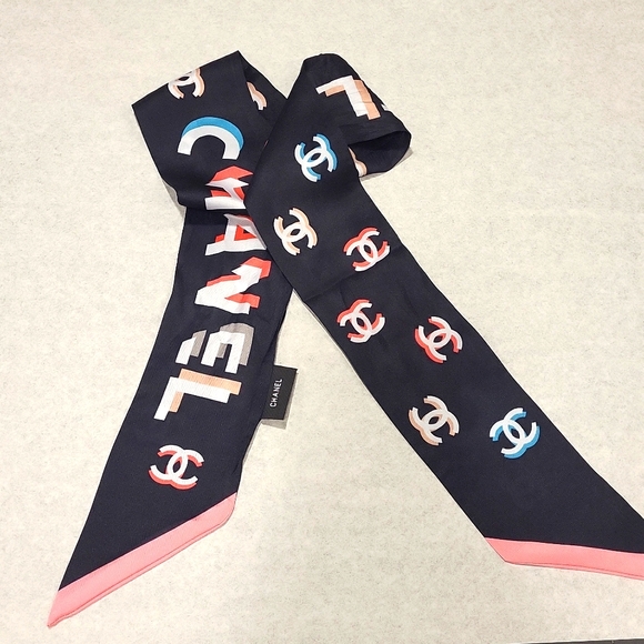 Chanel SILK Twilly - Picture 1 of 4